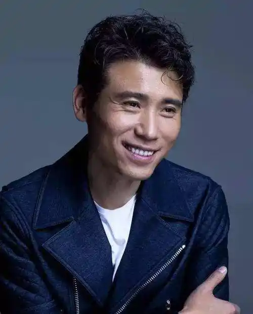 李乃文,演18年配角,与颜丙燕意难平,47岁婚姻成谜_朱媛媛_辛柏青_关系