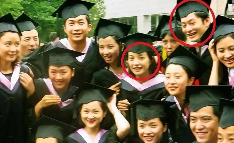 成为了著名"明星96班"的一员,和小燕子格格与陈坤等人成为同班同学.