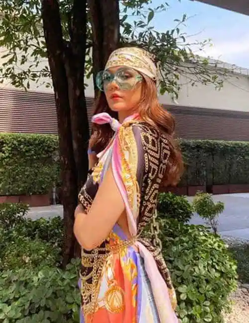 夏日时尚必修课 泰国女星教你如何把头巾戴出时尚