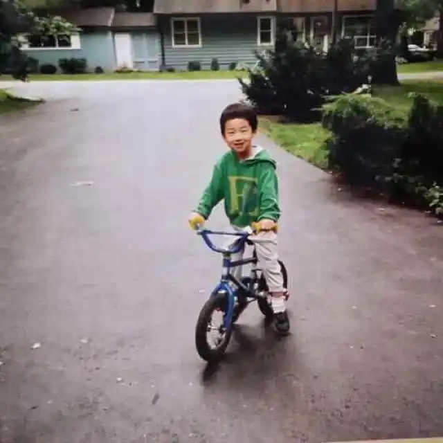 p>刘宪华(henry lau),1989年10月11日出生于加拿大,就读于伯克利音乐