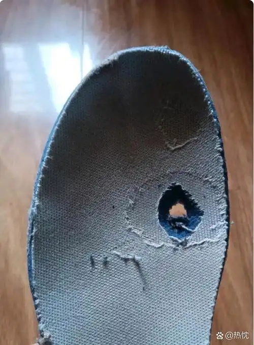给亲爱的老公大人洗鞋时,惊现鞋垫大秘密!