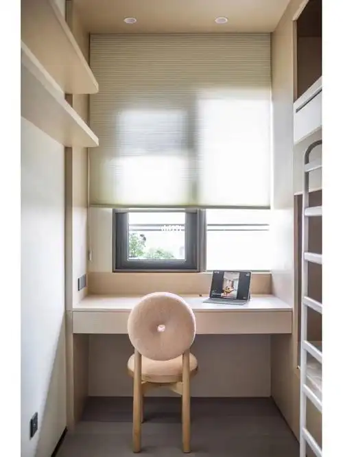 书桌与窗帘结合设计的小细节