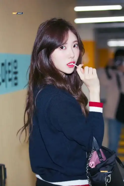 宇宙少女 | 李luda 08logo 侵权删.