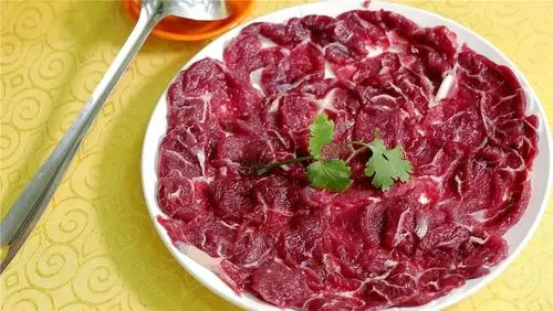 牛展肉 35元/例沾上一点特调酱汁的味道画龙点睛,入口嫩滑无比,q弹的