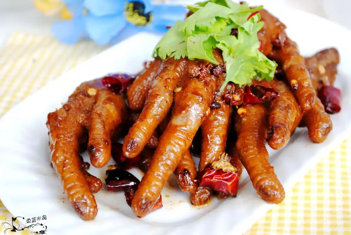 下酒菜越啃越香的麻辣卤鸡爪