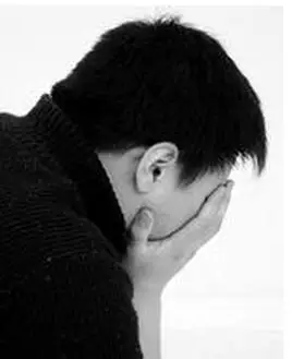 对她有点愧疚的图片