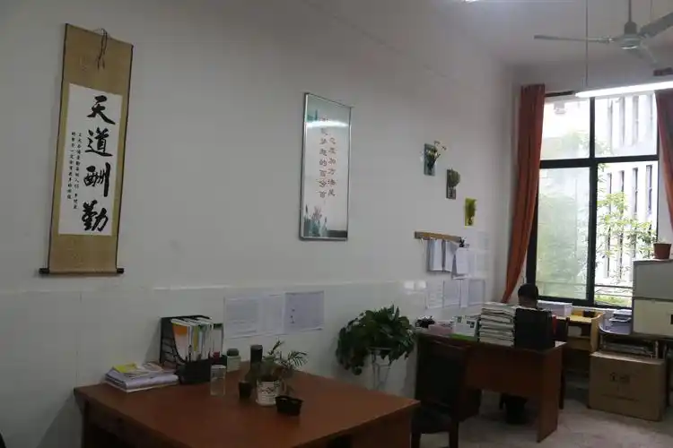 资溪一中教师办公室布置和美化评比结果