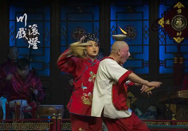 【川剧绝活:滚灯】