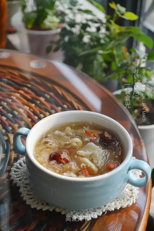 冰糖银耳莲子羹秋冬美容养颜全靠它首发