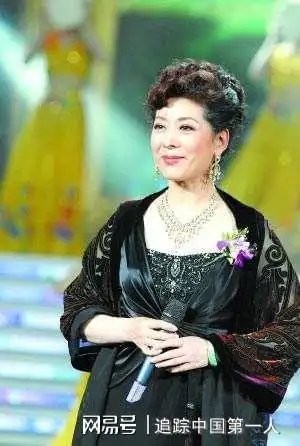 歌唱家关贵敏个人简历