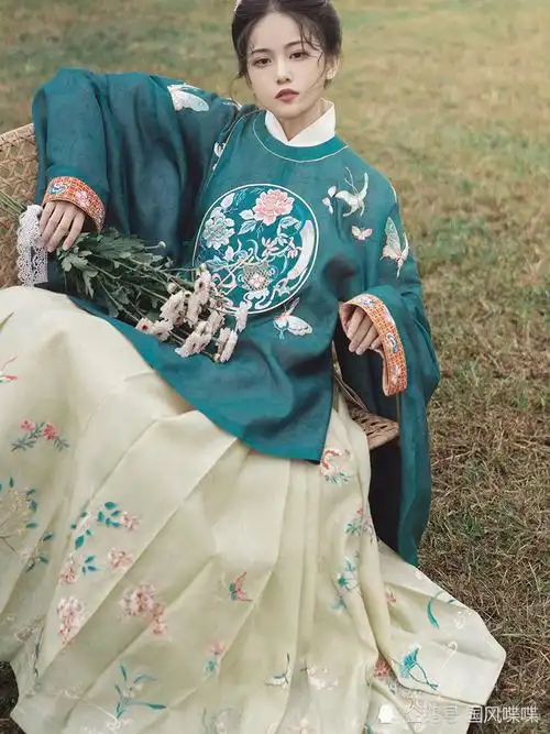 明制汉服有多种穿搭方法,襦裙作为明朝常见的女装,是从先秦至明末一直