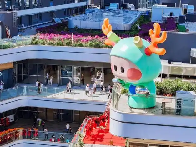 三亚崖州招商花园里北京北辰荟以"精致生活幸会场"为定位,结合艺术ip