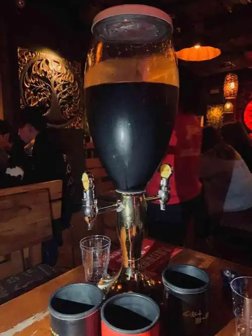 helens海伦司(体育场路店)-"前一秒【吹牛】玩得旋转跳跃我闭着眼后一