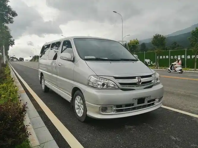 2.7阁瑞斯九座商务车出售