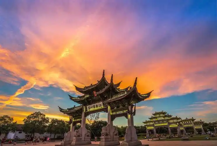 距义乌仅45分钟车程的这座小城,给义乌人准备了一个有"趣"的夏天