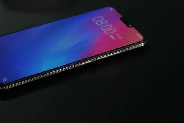 25日预售28日首发vivox21屏幕指纹手机黑金版图赏