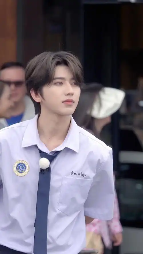 奔跑吧校服路透##奔跑吧蔡徐坤