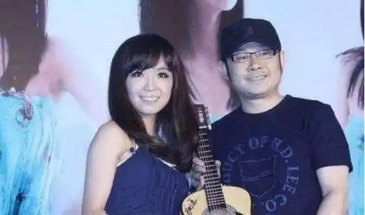 刀郎现任老婆被扒出,原来也是个歌手,难怪藏着不公开!_李娜_朋友_东西