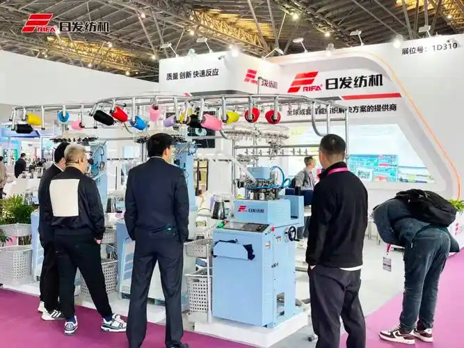日发纺机亮相2024上海袜交会,展位前观众为何络绎不绝?