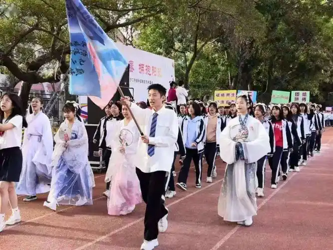 绽放青春拥抱阳光普宁二中成功举办2020年初中部体育节