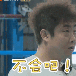 栟茶某小区一台轿车车头被香火引燃!