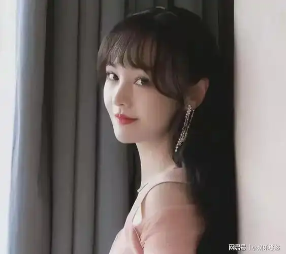 郑爽近照曝光模样大变认不出财产清零公司注销扬言不欠任何人