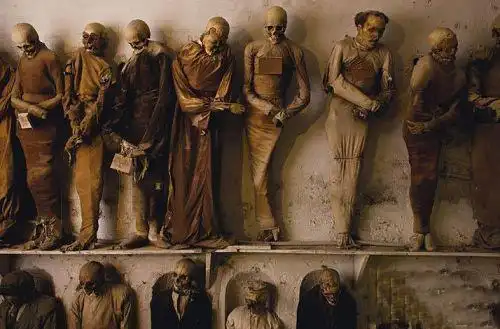 探秘西西里岛神父木乃伊僵尸列队而立图3