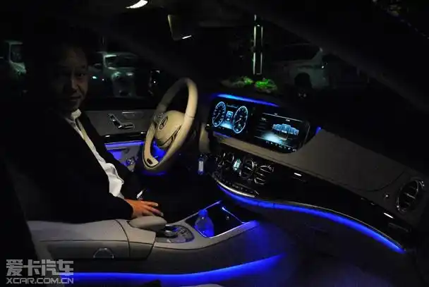 全新梅赛德斯奔驰s级夜间试驾光芒绽放