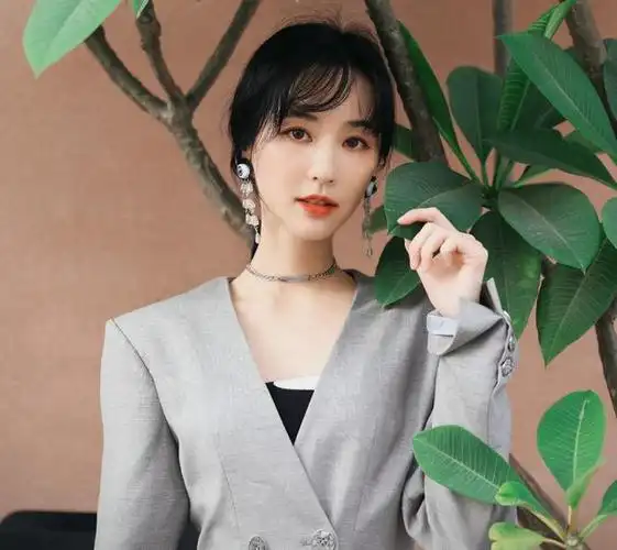 和马景涛离婚后,单身带俩娃的吴佳尼,终于活成了自己的靠山