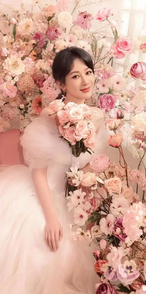杨紫520婚纱大片,玫瑰粉氛围浪漫唯美,勾勒轻盈曼妙姿态|妆容|粉色|穿