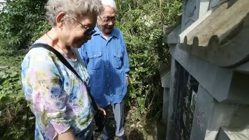 【著名导演张华勋回川见恩人赵小姐 替母亲完成遗愿:终于找到她了
