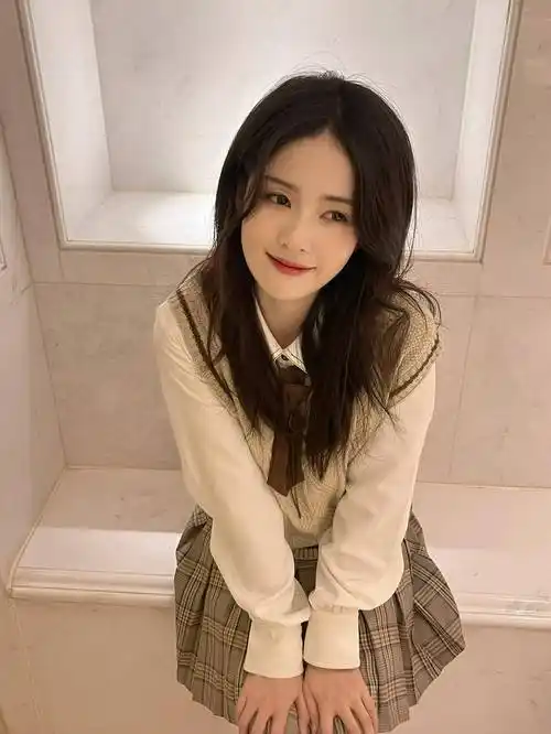 白鹿晒学院风写真大胆怼脸拍 清新甜美元气十足