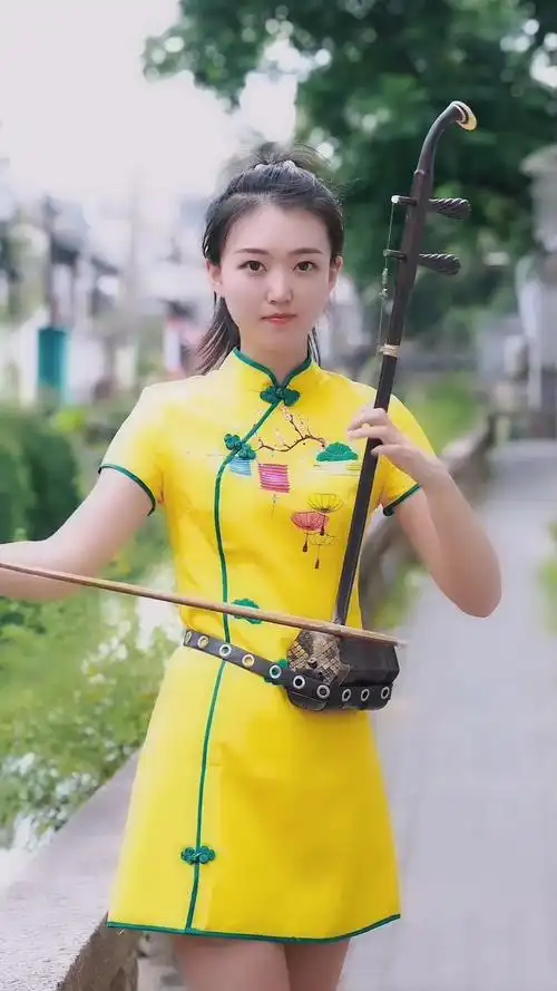 迷惑行为大赏#姑娘二胡拉奏《梅花泪》,美景如诗如画,旋律柔情似水