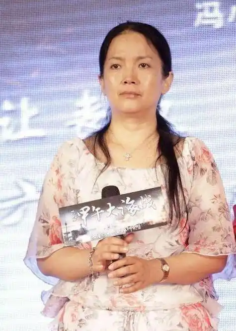 63岁在美国生活的吕丽萍,已经活成一个"笑话"_孙海英_祖国_言论