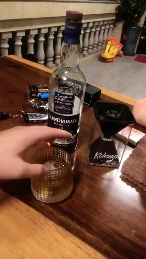 深夜的酒 #干杯91 #敬往事一杯酒 #红酒97 #以酒会友交天下朋友