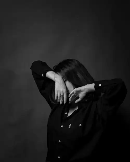 黑白伤感非主流美女