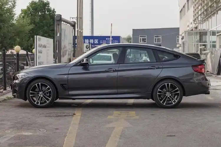 宝马3系gt-问一下各位大佬,3gt这款车是买新车好,还是买二手车性价比