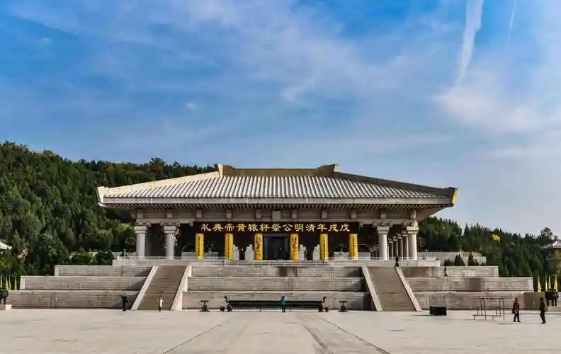 皇帝陵位于陕西延安黄陵县,它是我们华夏民族的始祖轩辕黄帝的陵墓,如