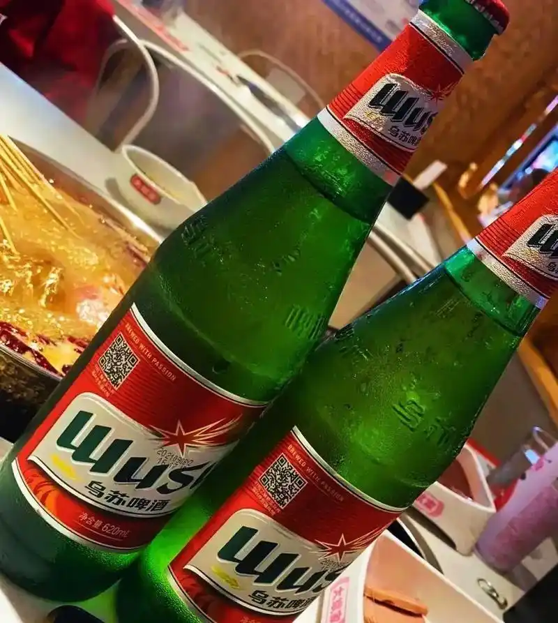 三瓶乌苏可夺命一瓶小白断长情喝最烈的酒浇最优的愁终是啤酒入了胃