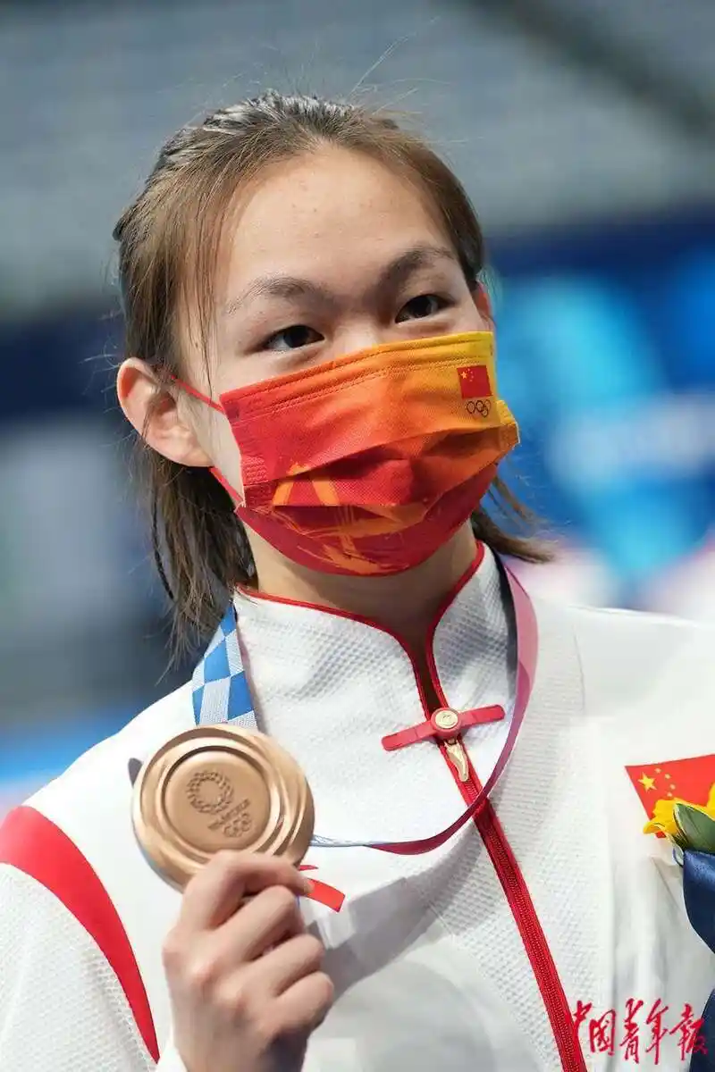 00后小将李冰洁获女子400米自由泳铜牌