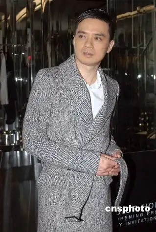 黄耀明高调宣布"喜欢男人":自己爱的人不需批准