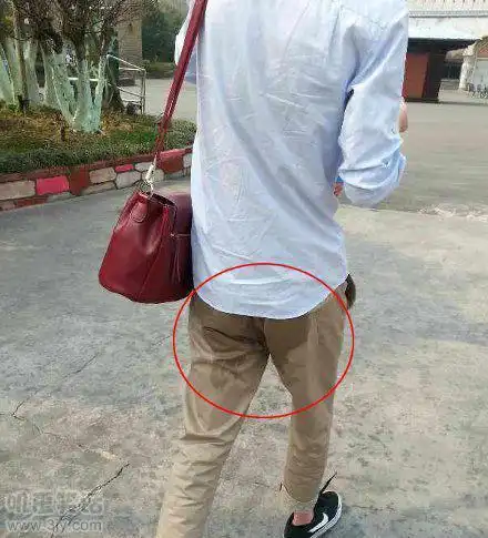 这么大人还尿裤子呢 - 搞笑图片 - 查字典