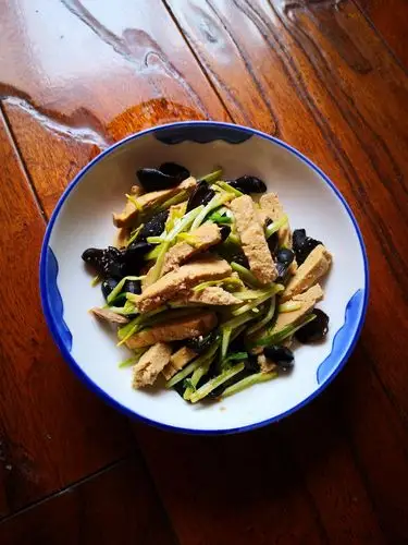 豆干炒木耳的做法-家常味炒菜谱_美食菜谱大全_家庭菜谱_家庭实用菜谱