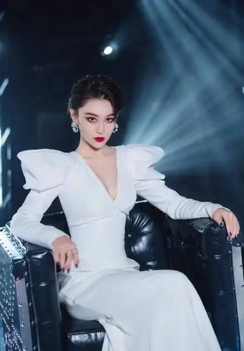 放下成见时尚张馨予婚后口碑逆转除了军嫂身份她本身也优秀