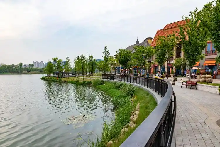 其它 大渔湾 写美篇  昆山大渔湾湖滨风情商业街位于昆山智谷小镇杜克