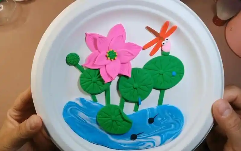 超简单的荷花粘土纸盘画,10分钟搞定宝宝手工作业.