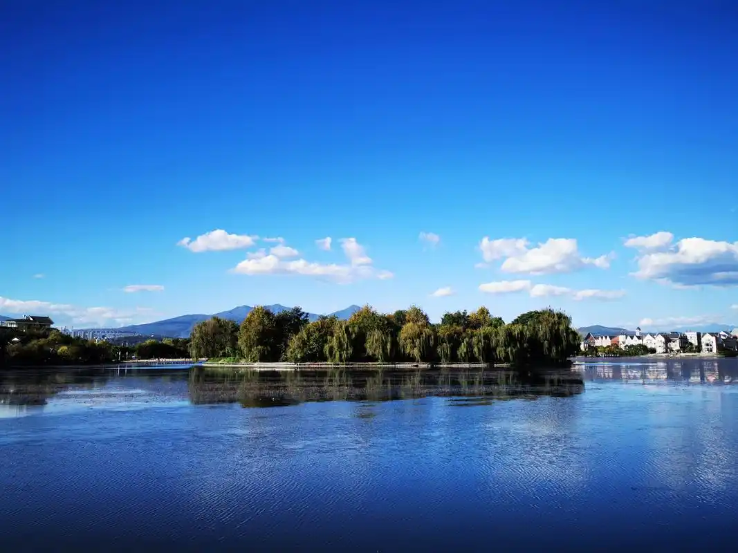 云南腾冲欢乐湖