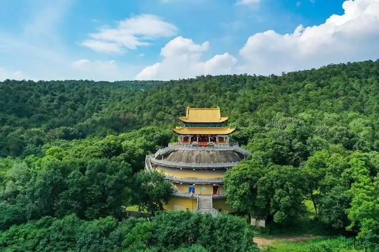 翠绿环抱无想寺