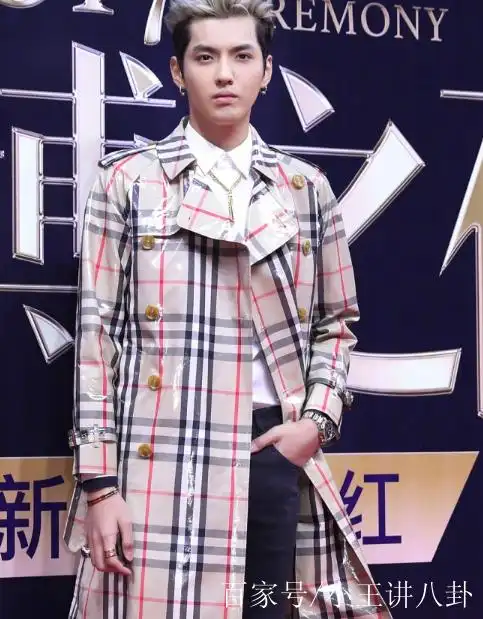 吴亦凡,代言顶尖奢侈品"burberry",图二真是帅爆了!