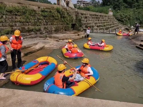 漳州长泰漂流-全程8公里,划下来需要两个半小时,刺激好玩!